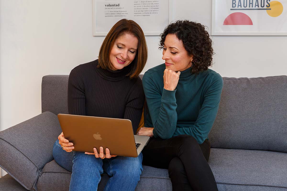 Ana Arias und Xenia Rabe-Lehmann von Commsgrow, der Kommunikationsagentur Berlin für Positionierung, Branding & Marketingberatung